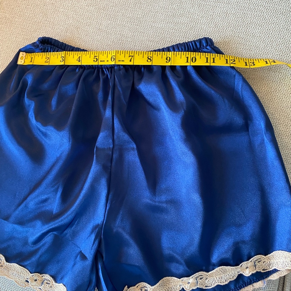 Luxurious Blue Satin Robe with Lace Accents NWOT  100% polyester feels like silk - Picture 13 of 16